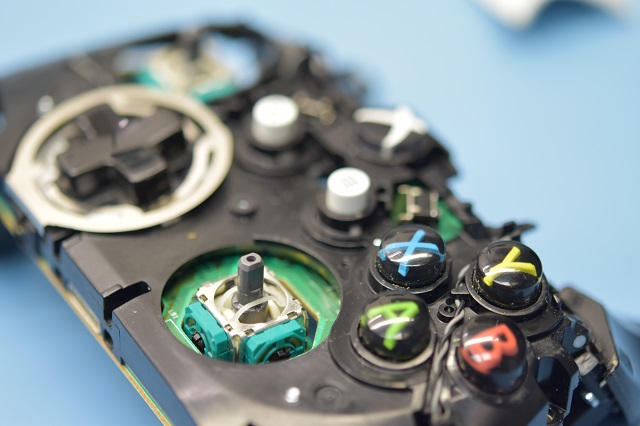 Naprawa padów Xbox One w Game Box