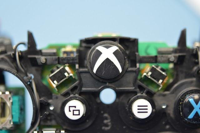 Wysyłkowe naprawy padów Xbox One