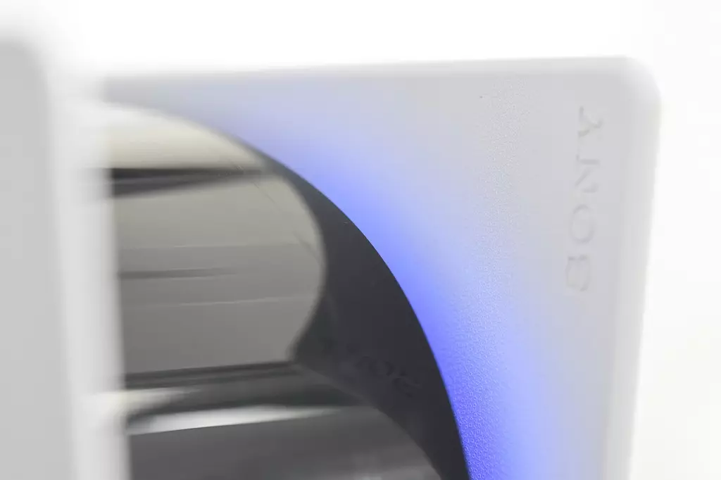 Sony PS5 miga na niebiesko