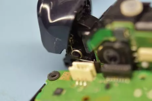 Uszkodzona sprężynka triggera L2R2 pada PS5