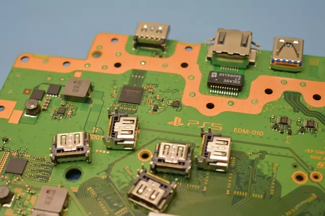 Wymiana gniazda HDMI w PS5 z Warszawy Wysyłkowa naprawa i wymiana gniazda HDMI w PS5 z Warszawy