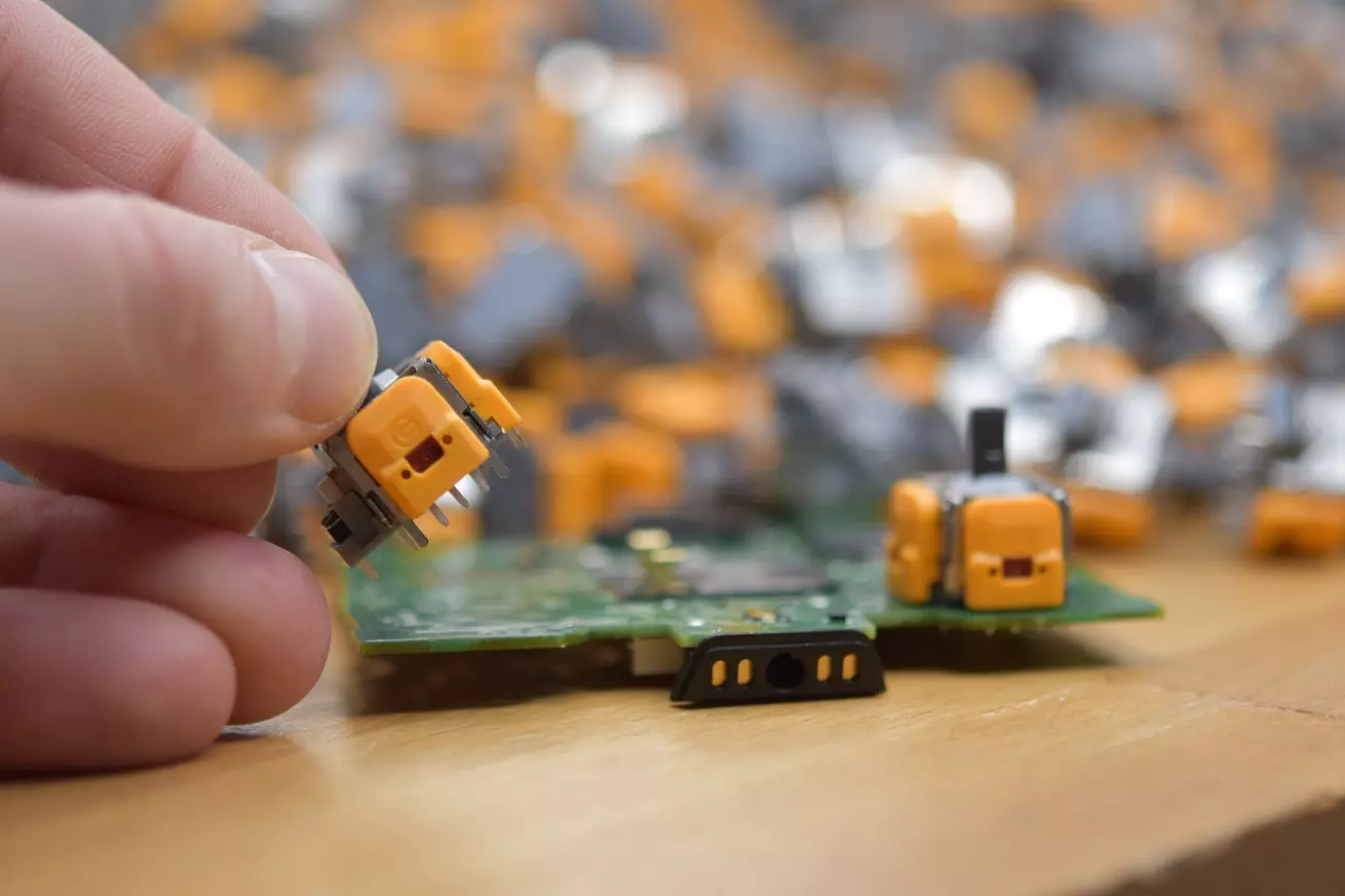 analog-hall-w-dualsense