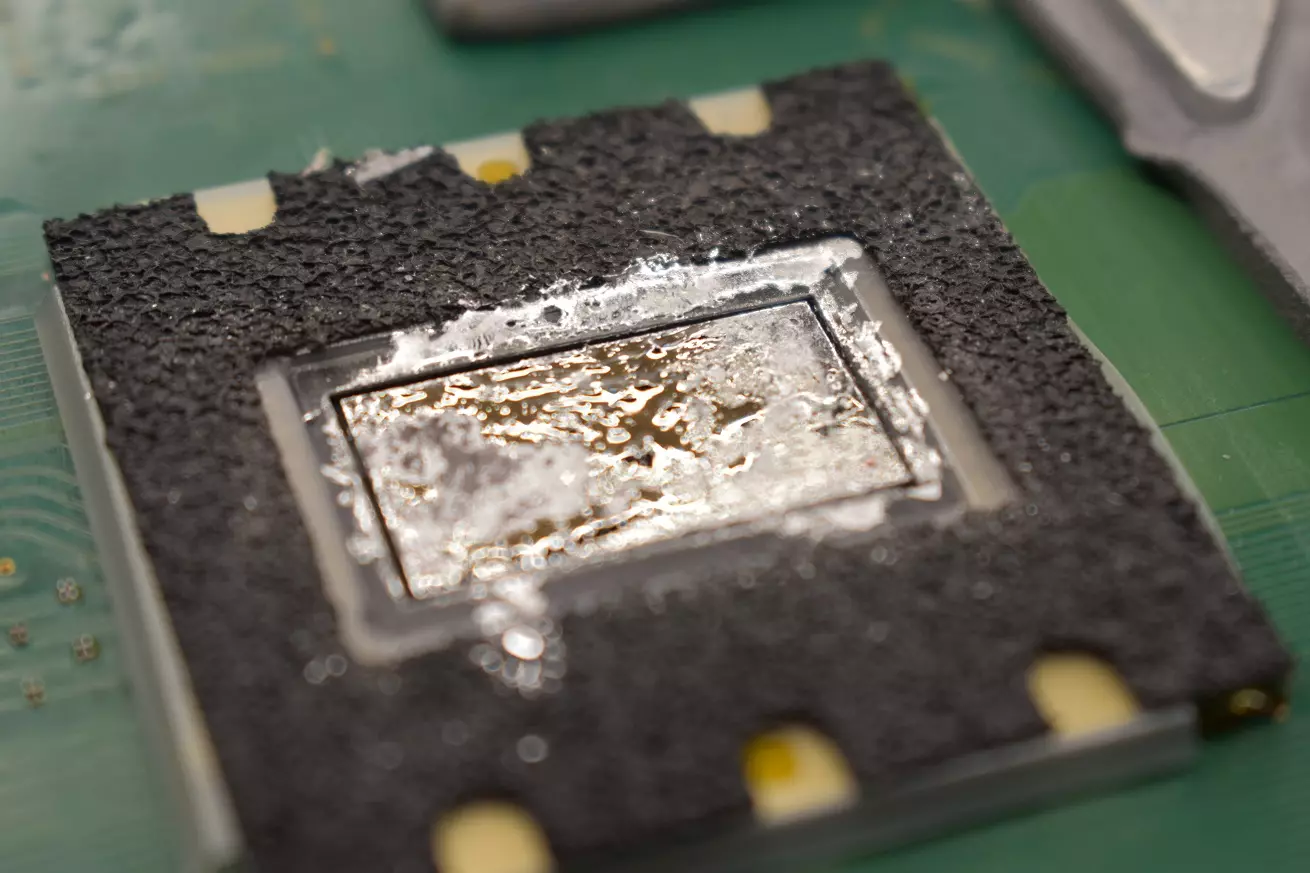 Ciekły metal PS4 Ciekły metal w PS4