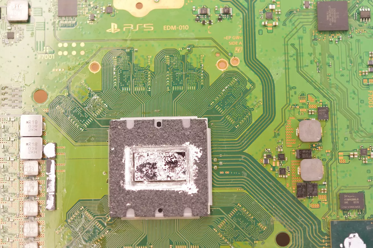 Ciekły metal PS5 Ciekły metal w konsoli PS5