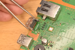 Wymiana przez serwisanta gniazda HDMI PS4 Fat