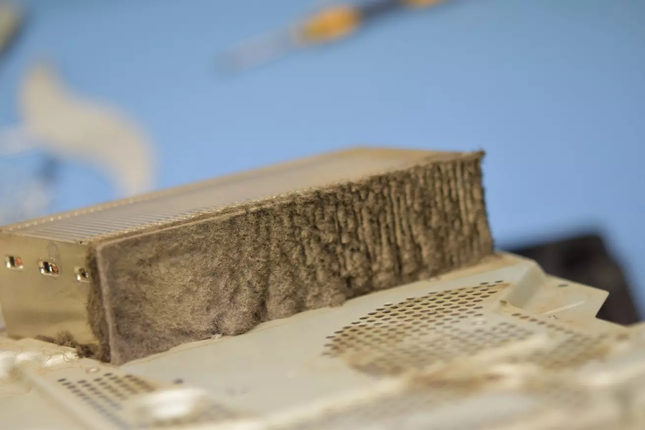 Czyszczenie konsoli PlayStation 4 Czyszczenie radiatora konsoli PlayStation 4