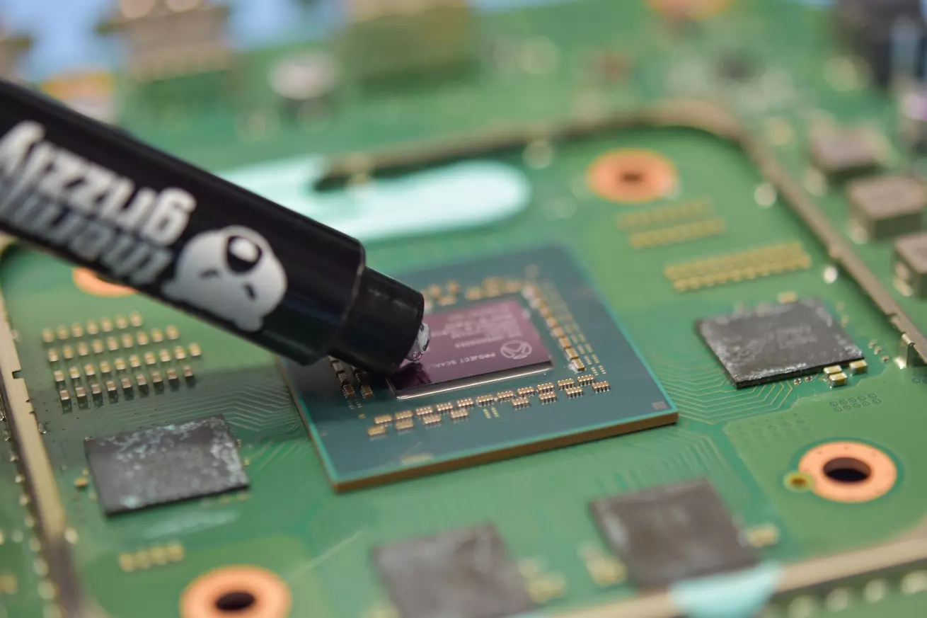 Czyszczenie konsoli Xbox Series S -nowa pasta Czyszczenie konsoli Xbox Series S -nowa pasta