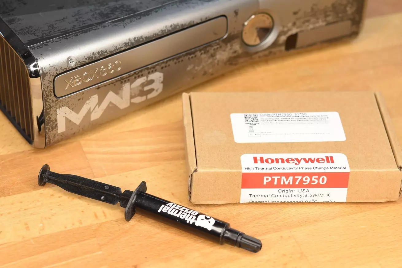 Zastosowanie termopada PTM7950 w Xbox 360 dla lepszego chłodzenia Xbox 360 z termopadem Honeywell PTM7950