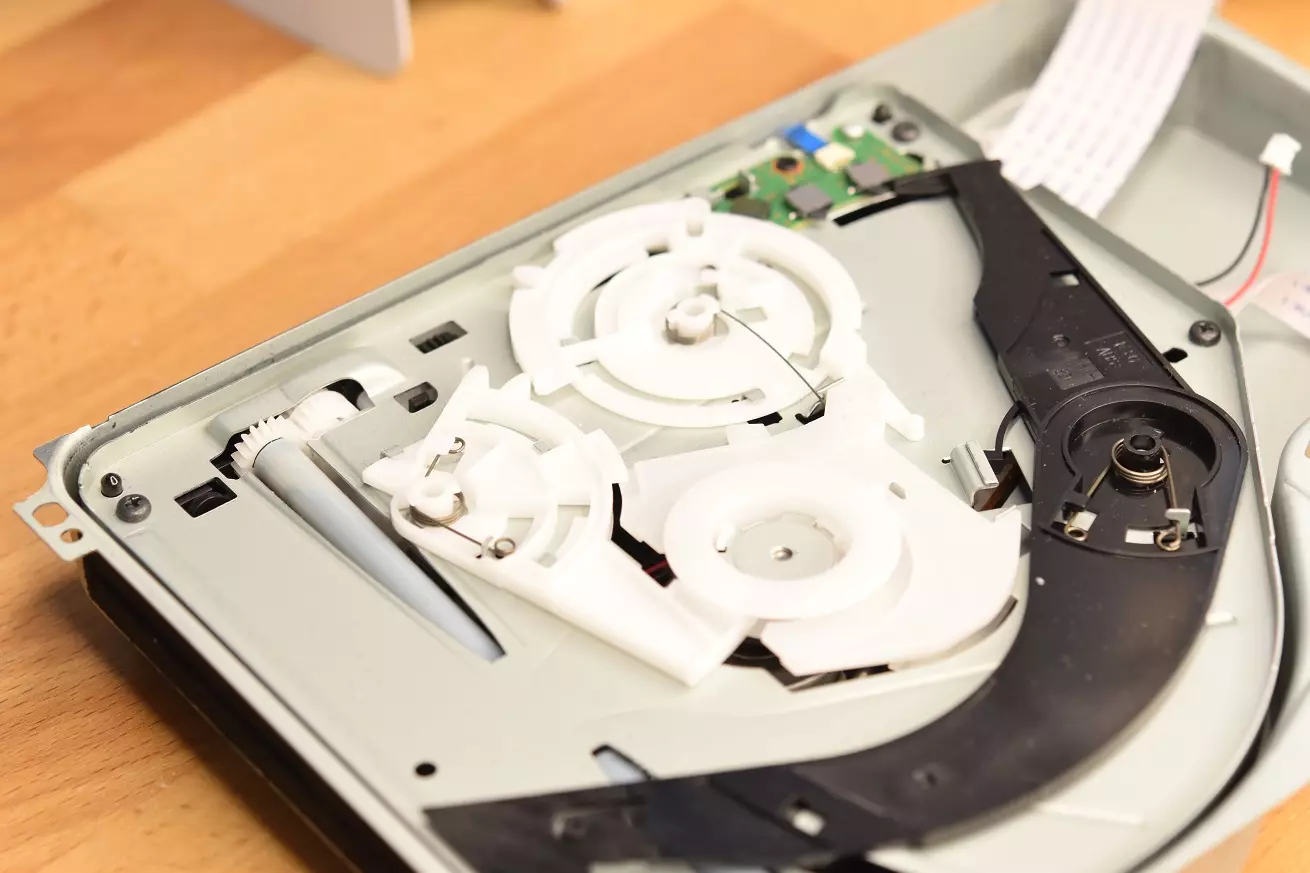 Mechanizm wsuwania płyt PS5 Uszkodzony mechanizm wsuwania płyt PS5