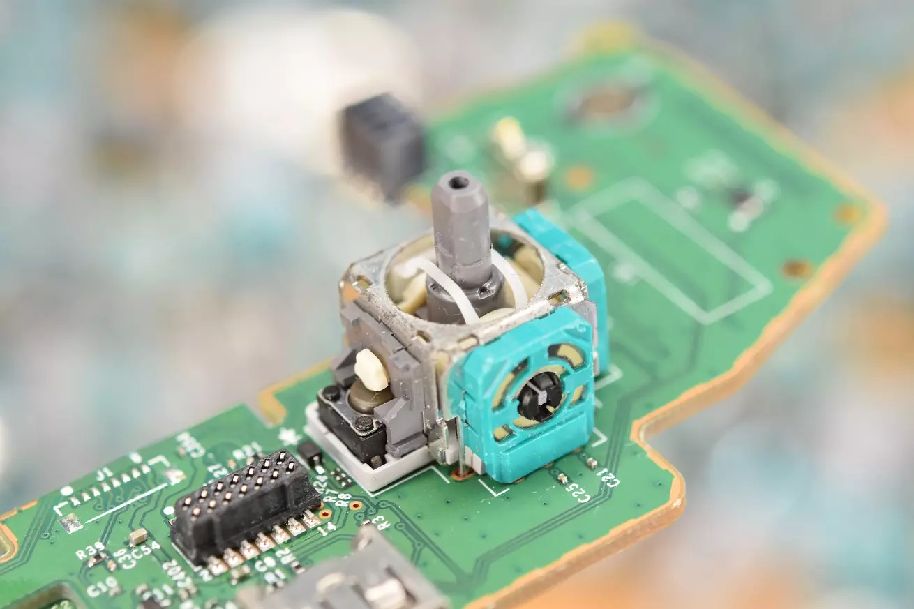 wymiana-oryginalnego-analoga-xbox