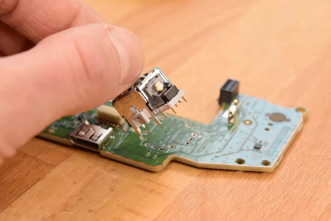 wymiana-prawego-analoga-xbox