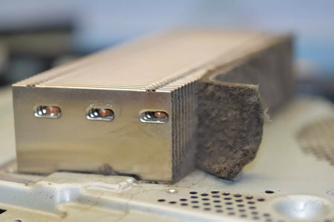 Naprawa PS4 Slim - zapchany radiator Naprawa PS4 Slim - zapchany kurzem radiator układu chłodzenia