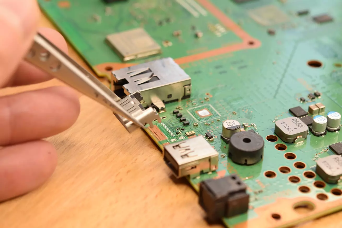 Serwis PS4 - wymiana HDMI Serwis PS4 - wymiana portu HDMI