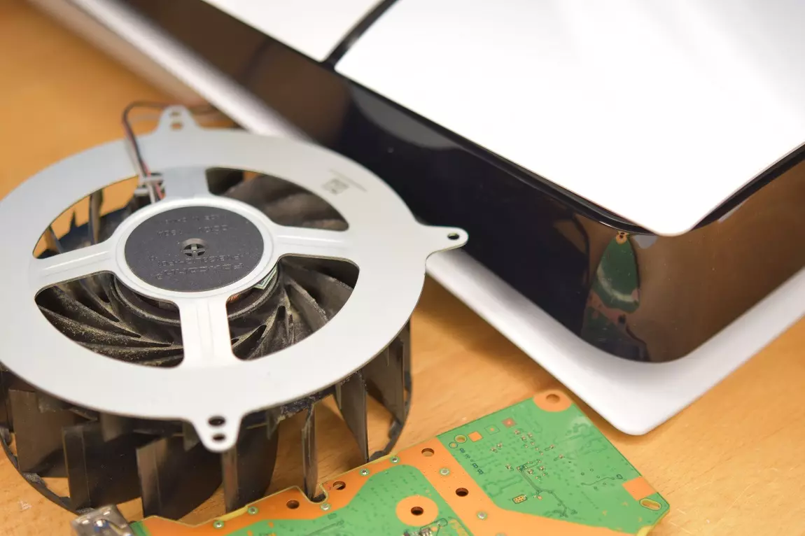 Awaria PS5 wentylator PS5 Slim Awaria PS5 wentylator PS5 Slim konsola