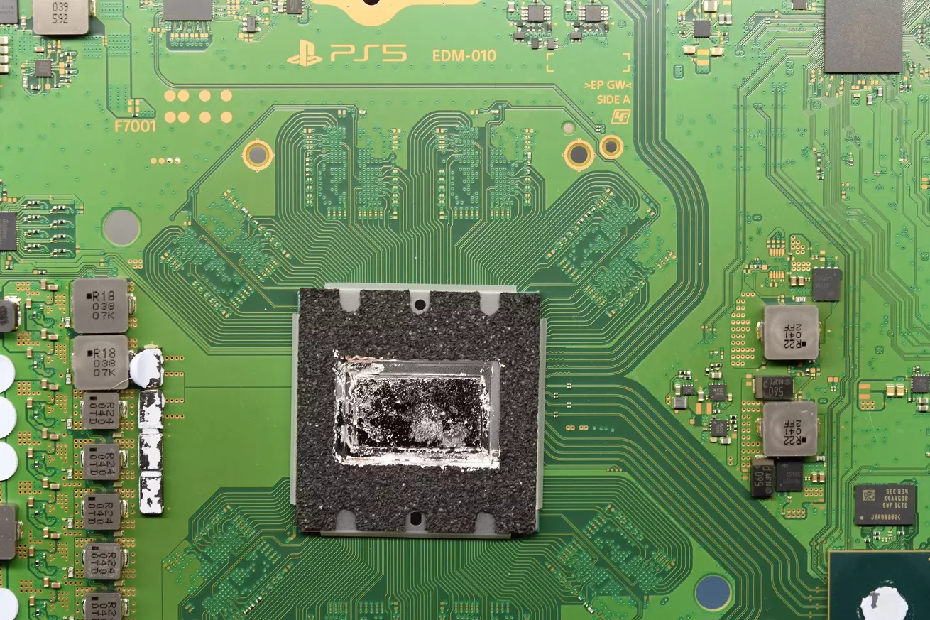 Ciekły metal w PS5 APU stara warstwa ciekłego metalu Ciekły metal w PS5 APU stara warstwa ciekłego metalu procesor