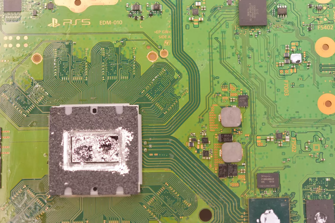 Ciekły metal w PS5 APU zużyty Ciekły metal w PS5 APU zużyty wymiana