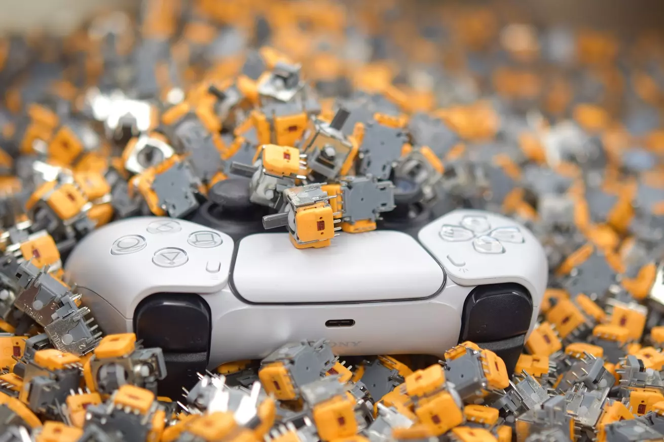 Funkcje pada PS5 DualSense gniazdo Funkcje pada PS5 DualSense gniazdo widok