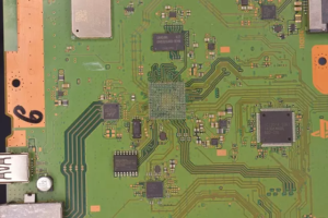 Naprawa płyty głównej PS4 BGA punkty ścieżki przygotowanie serwis