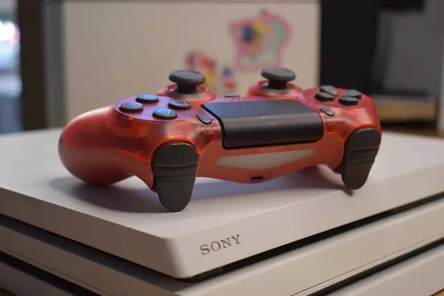 Pad nie łączy się z PS4 czerwony Dualshock na konsoli PS4 Pro Pad nie łączy się z PS4 czerwony Dualshock na konsoli PS4 Pro serwis