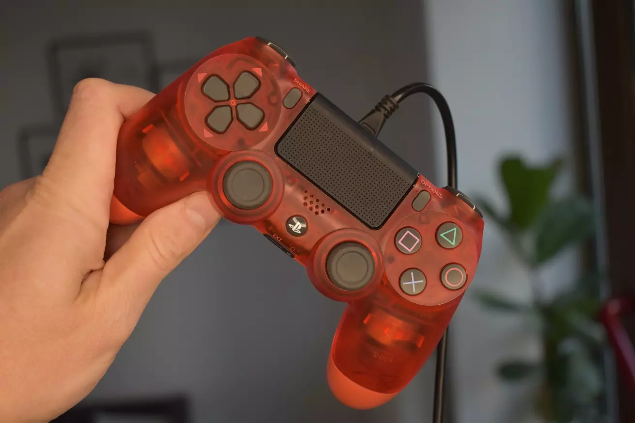Pad nie łączy się z PS4 przezroczysty kontroler Dualshock 4 na kablu Pad nie łączy się z PS4 przezroczysty kontroler Dualshock 4 na kablu serwis