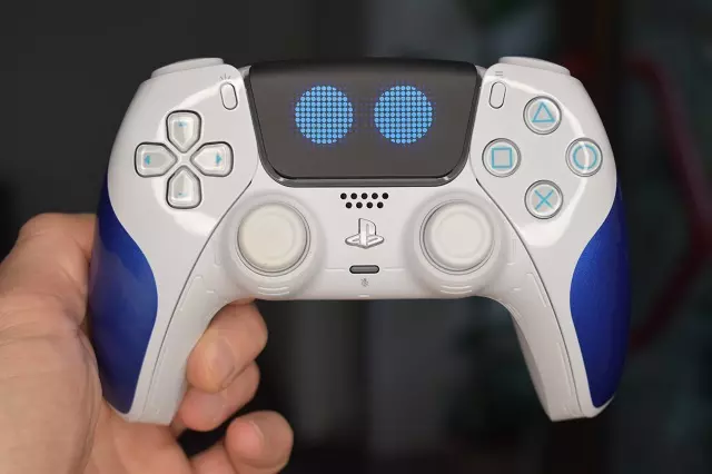 Pad PS5 miga na niebiesko DualSense biało-niebieski front pad