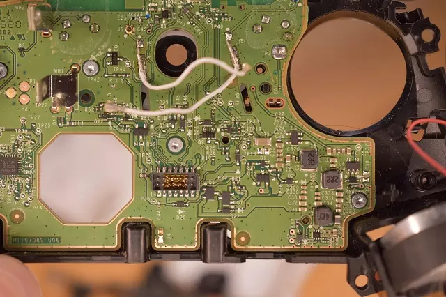 Pad Xbox One nie łączy się z konsolą PCB główna z kablami Pad Xbox One nie łączy się z konsolą PCB główna z kablami serwis