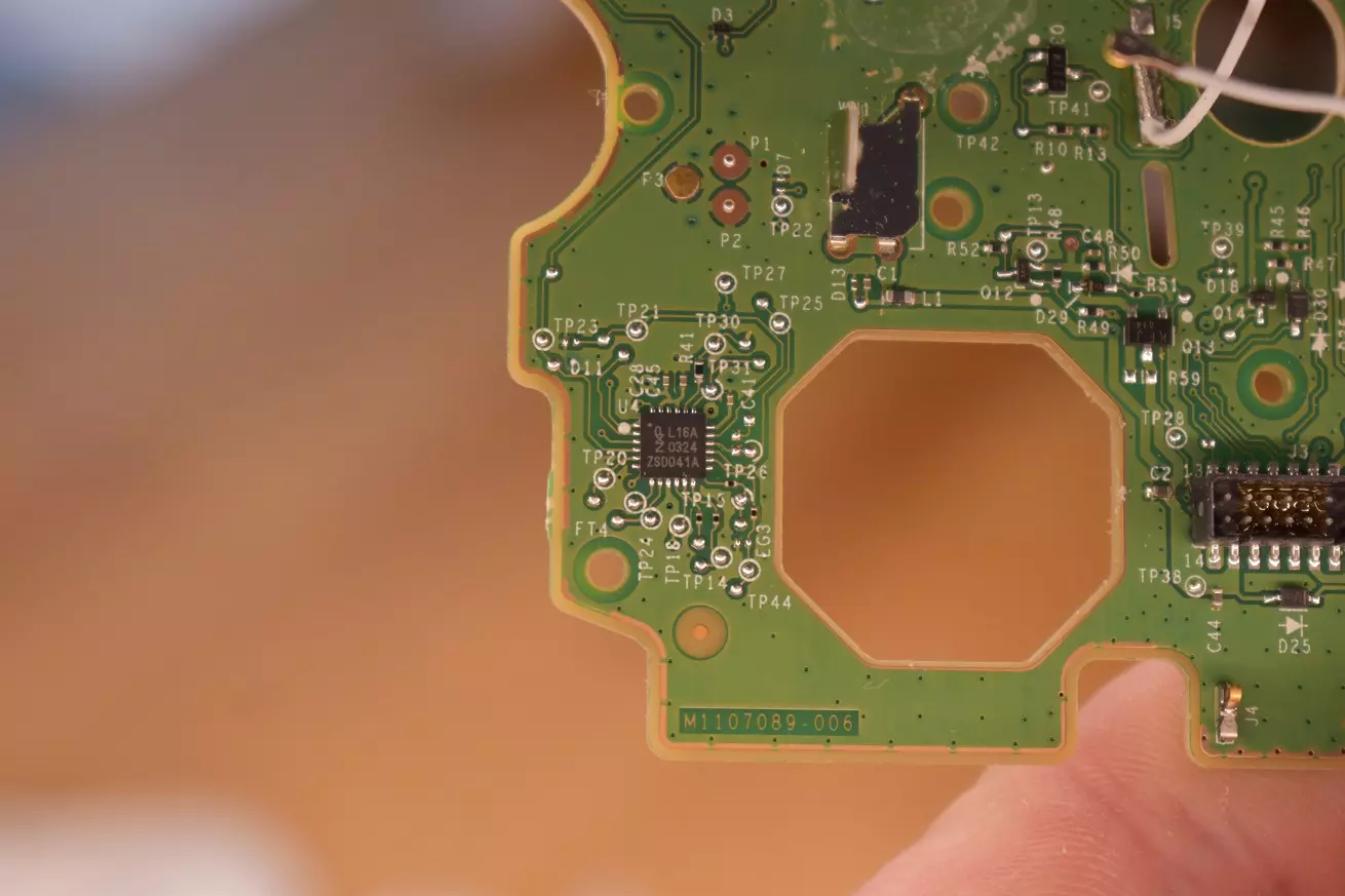 Pad Xbox One nie łączy się z konsola układ ZSD041A Pad Xbox One nie łączy się z konsola układ ZSD041A serwis