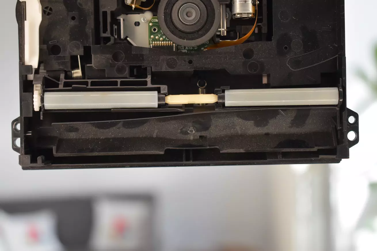 PS4 wysuwa płytę rolki wysuwające nośnik przód napęduosnik-przod-napedu PS4 wysuwa płytę rolki wysuwające nośnik przód napędu problem