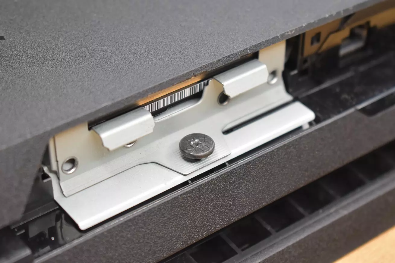 Wymiana dysku HDD na SSD PS4 mocowanie slim Wymiana dysku HDD na SSD PS4 mocowanie slim obudowa
