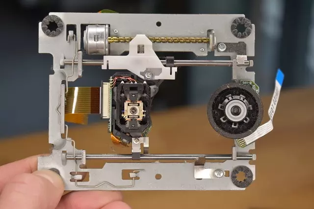 Wymiana lasera Xbox 360 HOP-141 Wymiana lasera Xbox 360 HOP-141 napęd