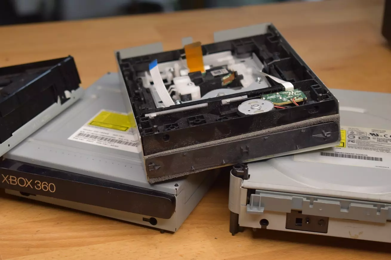 Wymiana lasera Xbox 360 napęd Wymiana lasera Xbox 360 napęd problem