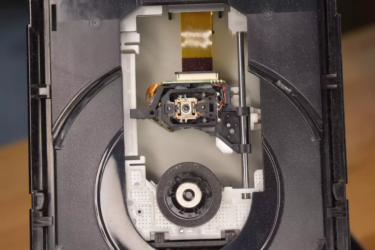 Wymiana lasera Xbox 360 soczewka HOP-141 Wymiana lasera Xbox 360 soczewka HOP-141 widok