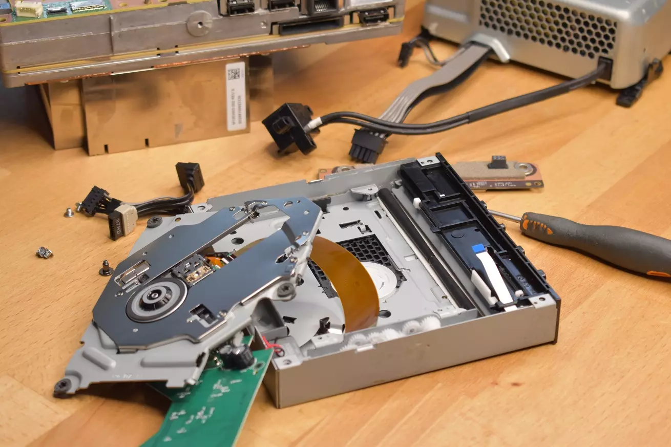 Wymiana lasera Xbox Series X napęd Wymiana lasera Xbox Series X napęd serwis