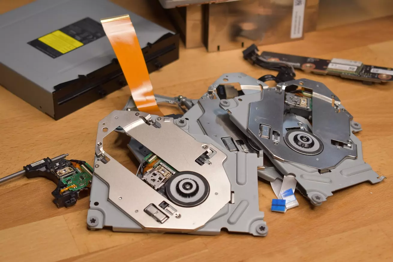 Wymiana lasera Xbox Series X uszkodzone lasery Wymiana lasera Xbox Series X uszkodzone lasery naprawa