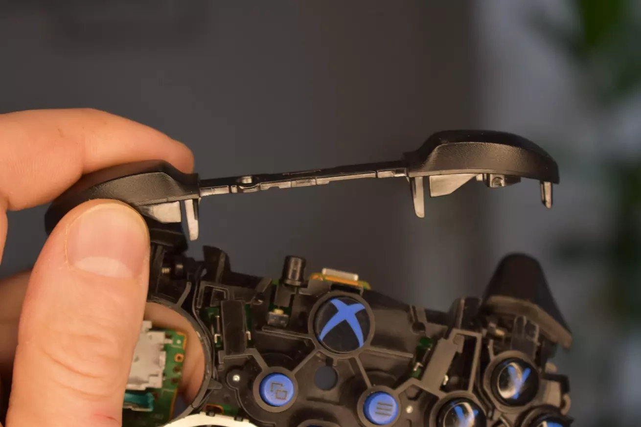 Wymiana listwy przycisków LB RB Xbox Elite 2 demontaż listwy LB RB Wymiana listwy przycisków LB RB Xbox Elite 2 demontaż listwy LB RB serwis
