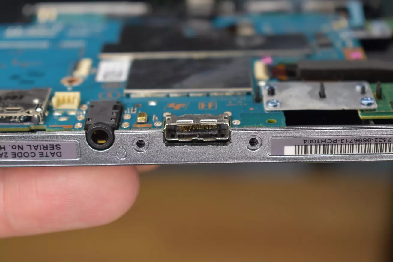 Wymiana portu ładowania PS Vita uszkodzone gniazdo Wymiana portu ładowania PS Vita uszkodzone gniazdo złącze