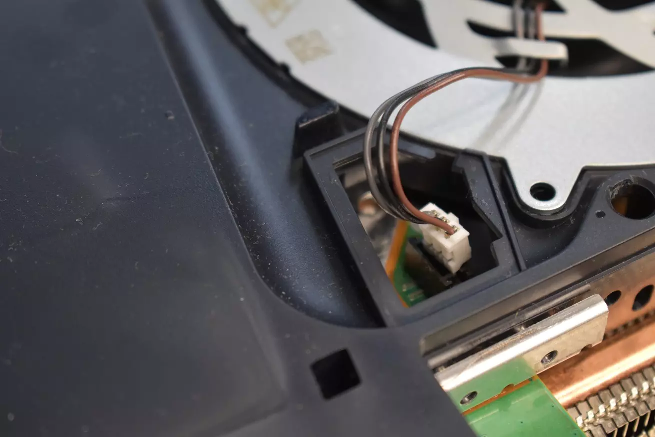Wymiana wentylatora PS5 gniazdo zasilania wentylatora Wymiana wentylatora PS5 gniazdo zasilania wentylatora naprawa
