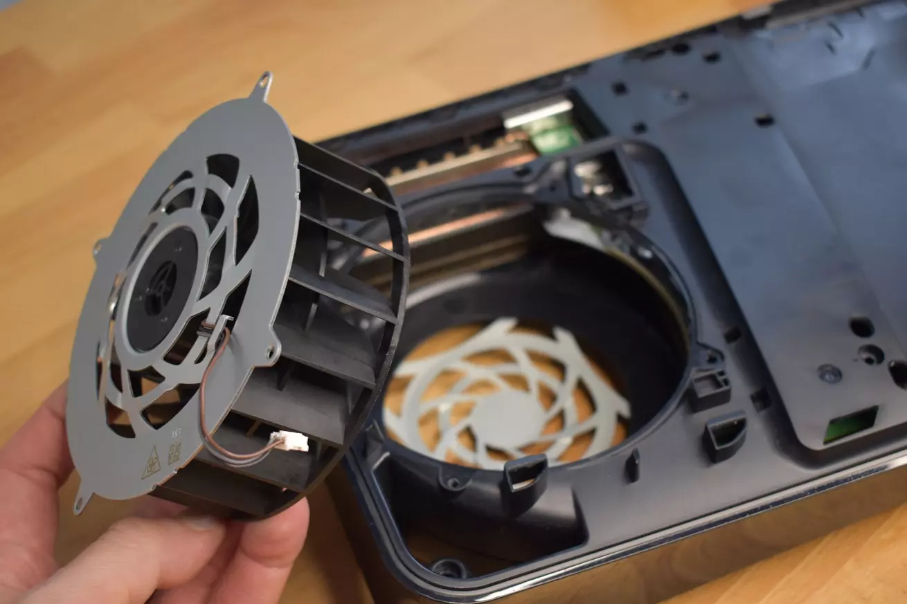 Wymiana wentylatora PS5 wentylator z metalowa osłona Wymiana wentylatora PS5 wentylator z metalowa osłona