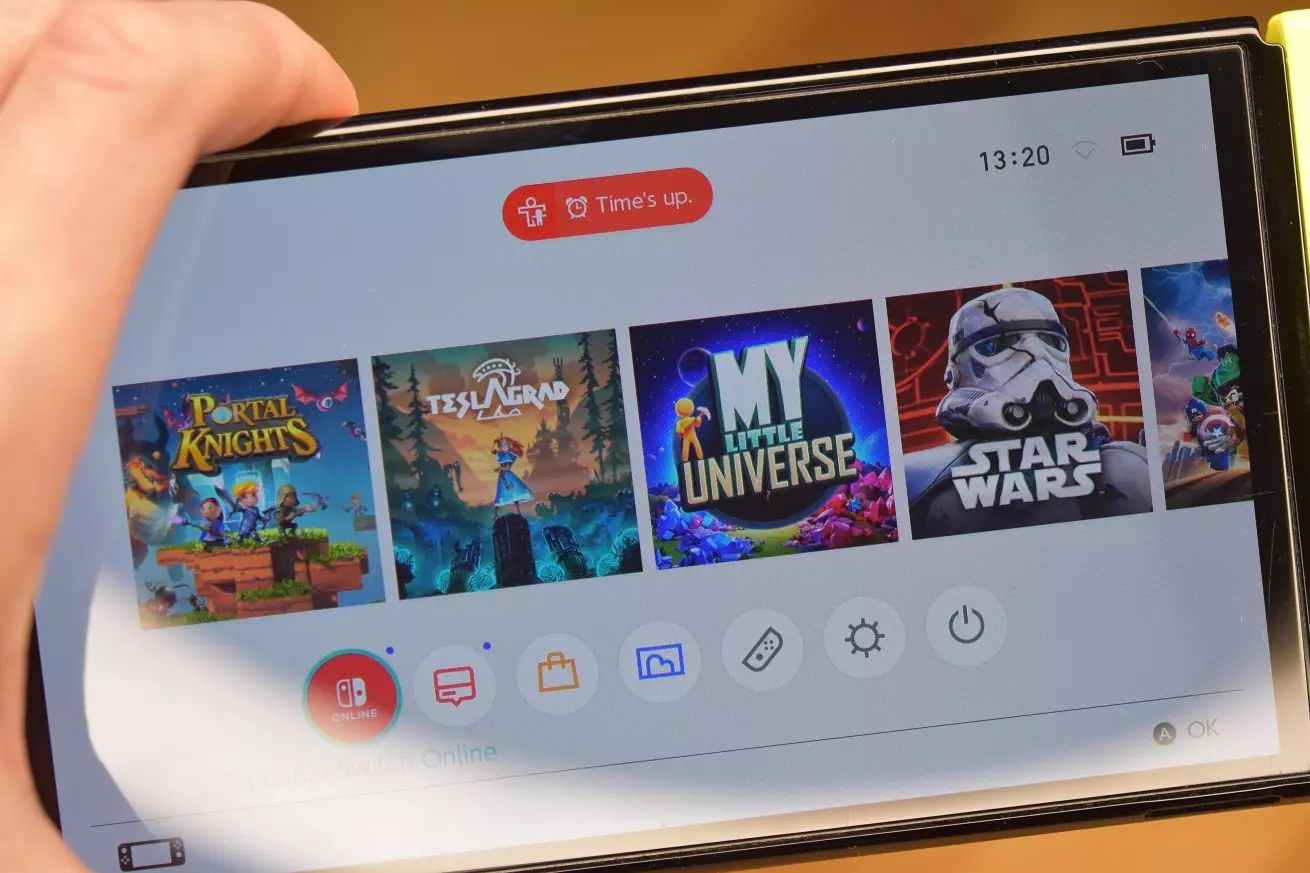 Wymiana wyświetlacza Nintendo Switch ekran główny menu gier Wymiana wyświetlacza Nintendo Switch ekran główny menu gier interfejs