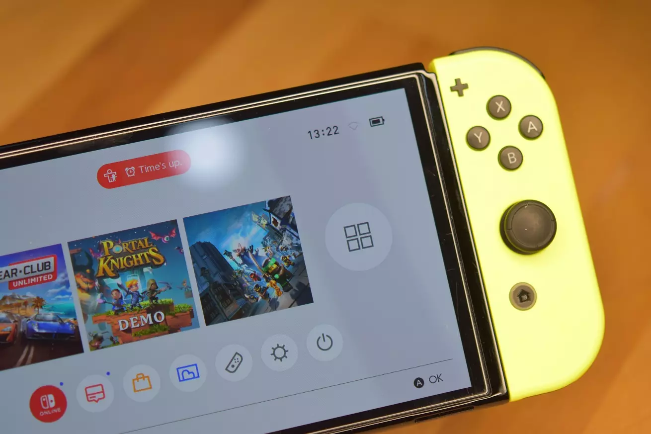 Wymiana wyświetlacza Nintendo Switch menu główne zloty pad Wymiana wyświetlacza Nintendo Switch menu główne zloty pad ekran