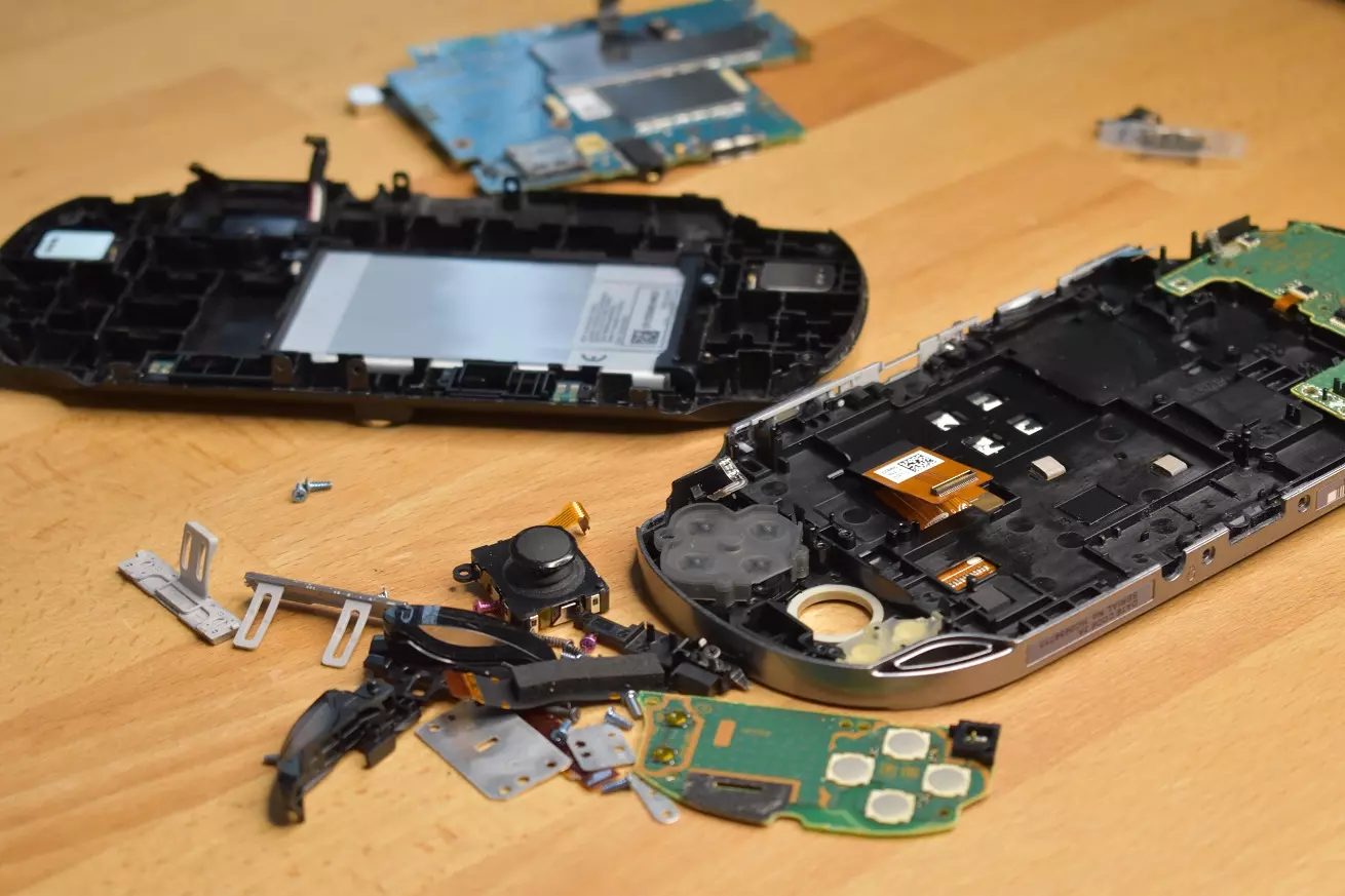 Wymiana wyświetlacza PS Vita części Wymiana wyświetlacza PS Vita części naprawa