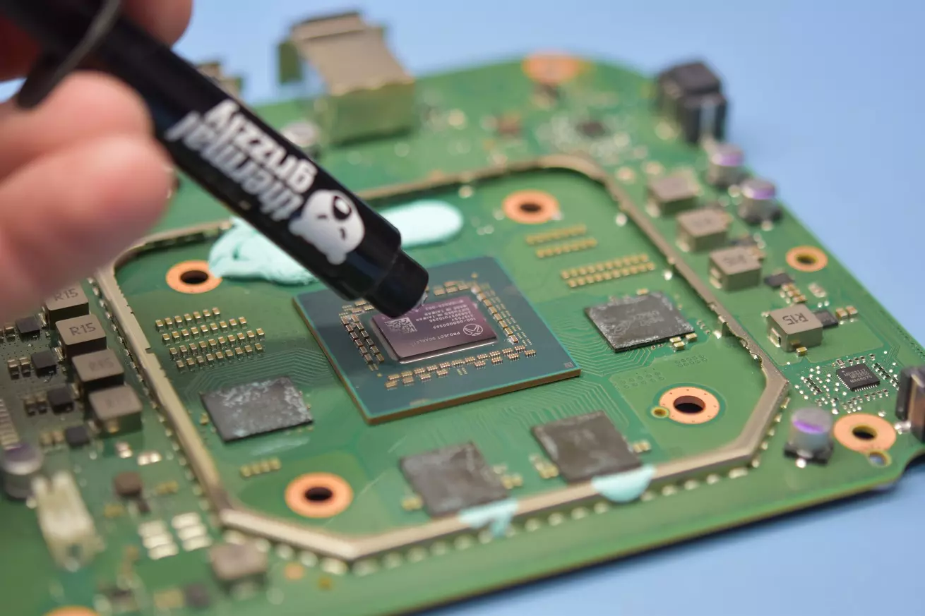 Xbox Series X wymiana pasty termicznej Xbox Series X wymiana pasty termicznej serwis